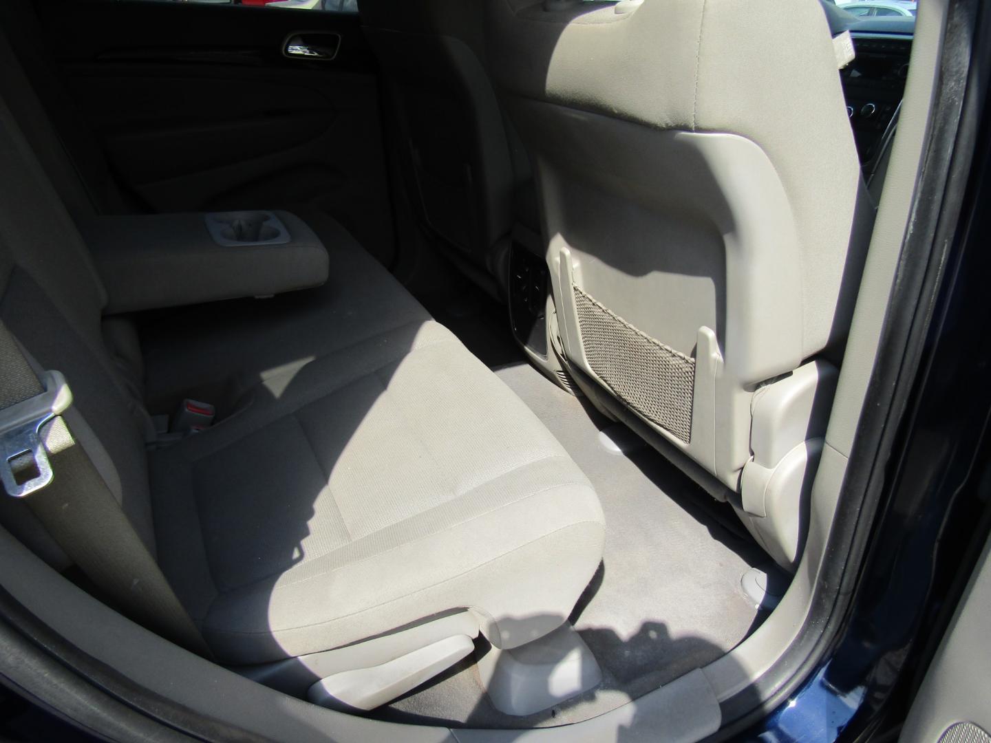 2013 Blue /Tan Jeep Grand Cherokee Laredo 2WD (1C4RJEAG1DC) with an 3.6L V6 DOHC 24V engine, Automatic transmission, located at 15016 S Hwy 231, Midland City, AL, 36350, (334) 983-3001, 31.306210, -85.495277 - Photo#8